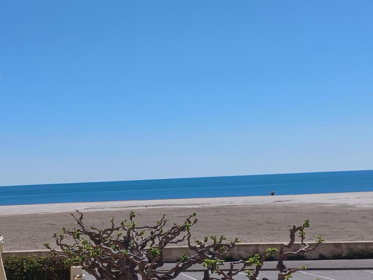 Superbe Appartement Avec Vue Sur Le Port Et Plage Saint-Pierre-la-Mer  Luaran gambar